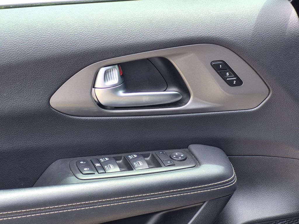 Thumbnail: 2025 Chrysler Pacifica - 13