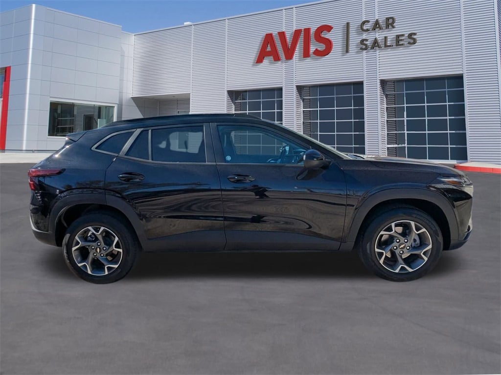 Thumbnail: 2025 Chevrolet Trax - 5