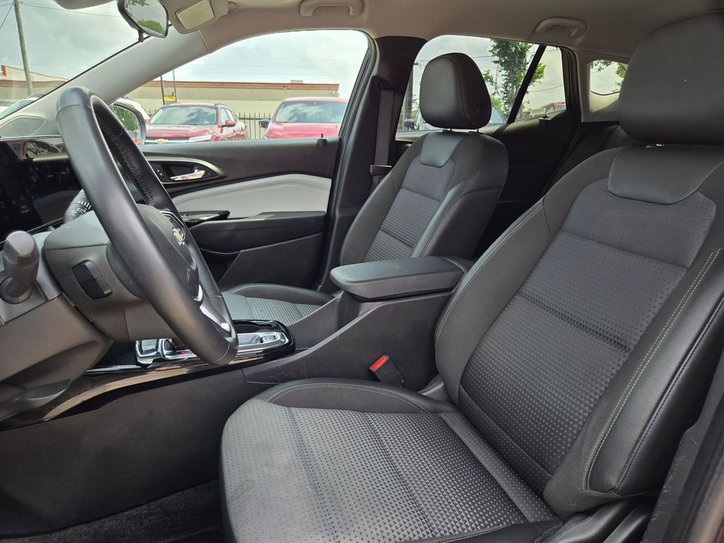 Thumbnail: 2025 Chevrolet Trax - 24