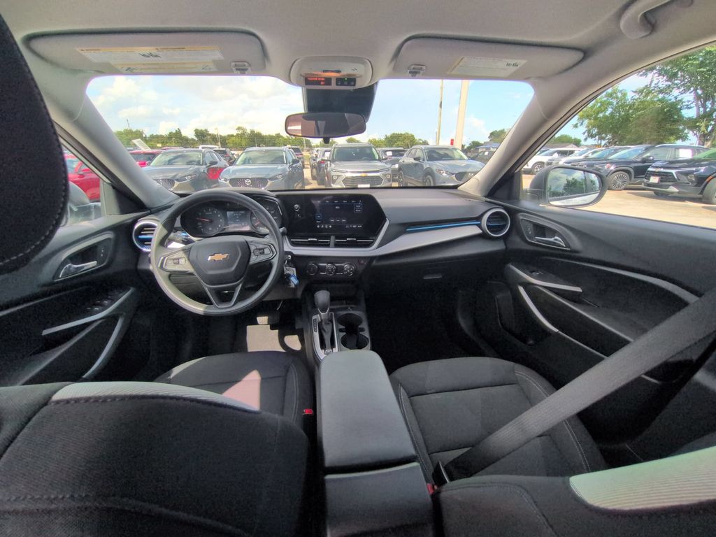 Thumbnail: 2025 Chevrolet Trax - 25