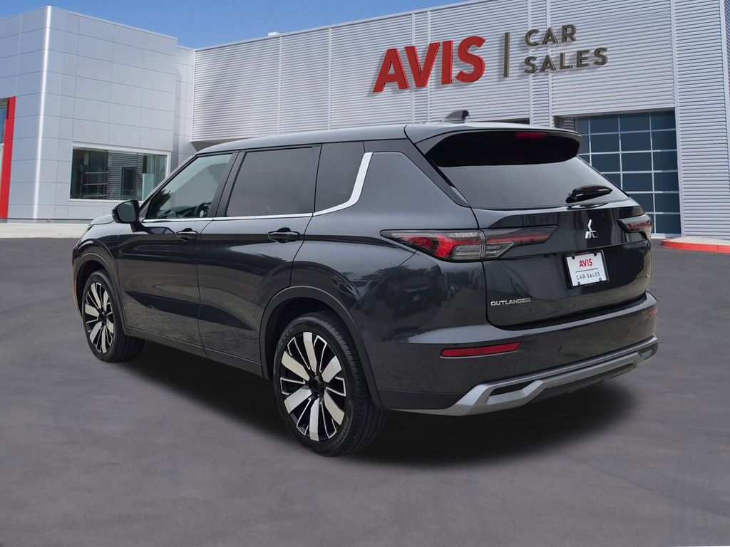 Thumbnail: 2025 Mitsubishi Outlander - 9