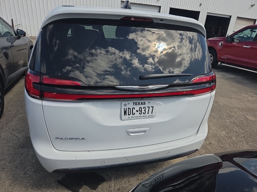 Certified 2025 Chrysler Pacifica Select Van Passenger Van
