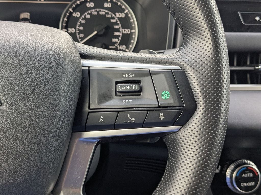 Thumbnail: 2025 Mitsubishi Outlander - 17