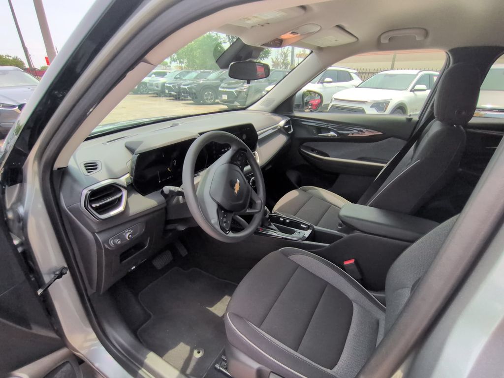 Thumbnail: 2025 Chevrolet TrailBlazer - 15