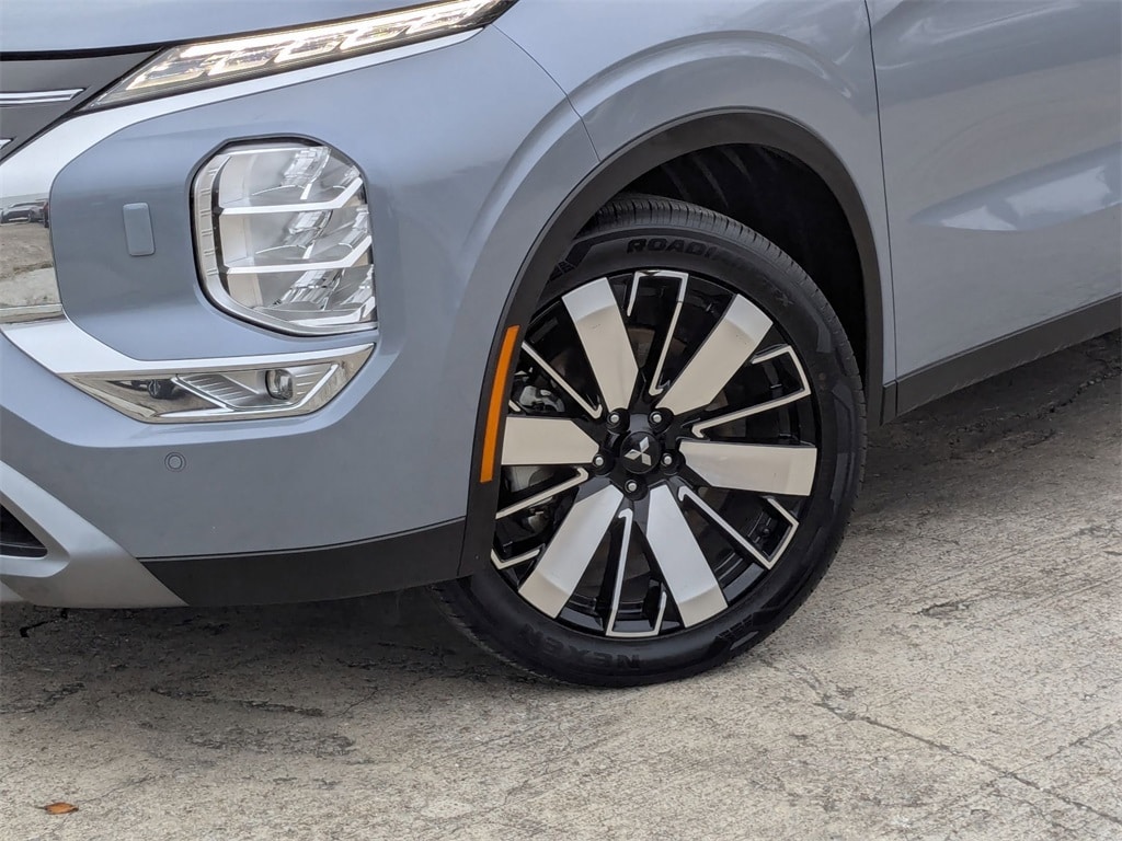 Thumbnail: 2025 Mitsubishi Outlander - 33