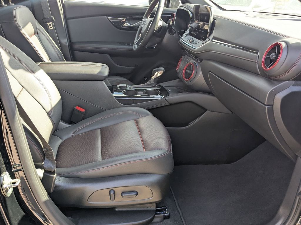 Thumbnail: 2025 Chevrolet Blazer - 28