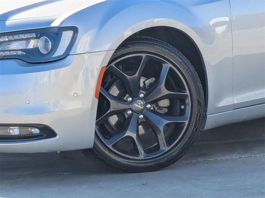 Thumbnail: 2023 Chrysler 300 - 36