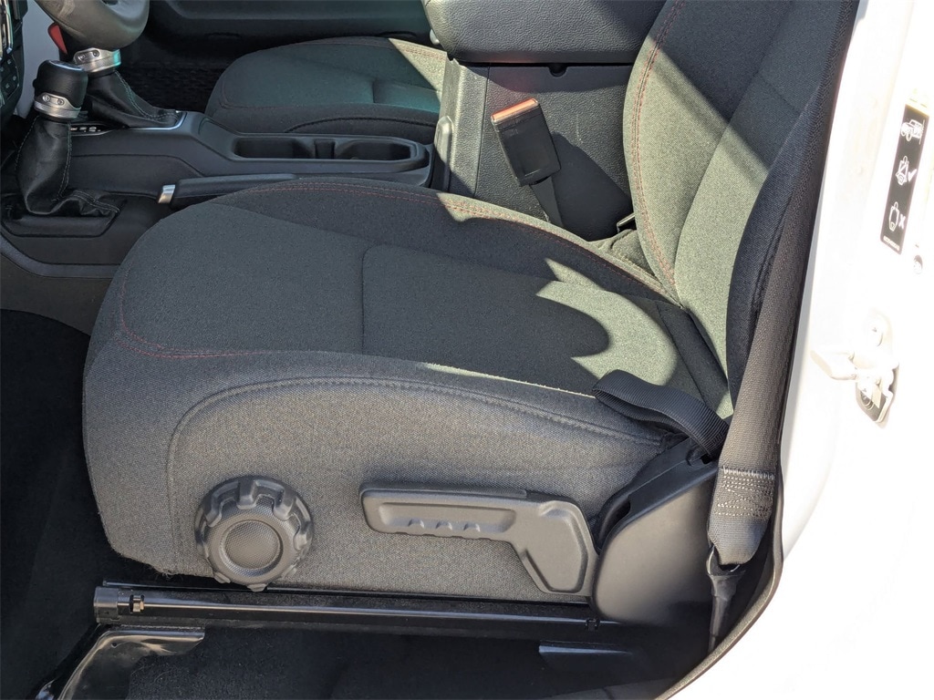 Thumbnail: 2025 Jeep Wrangler - 23