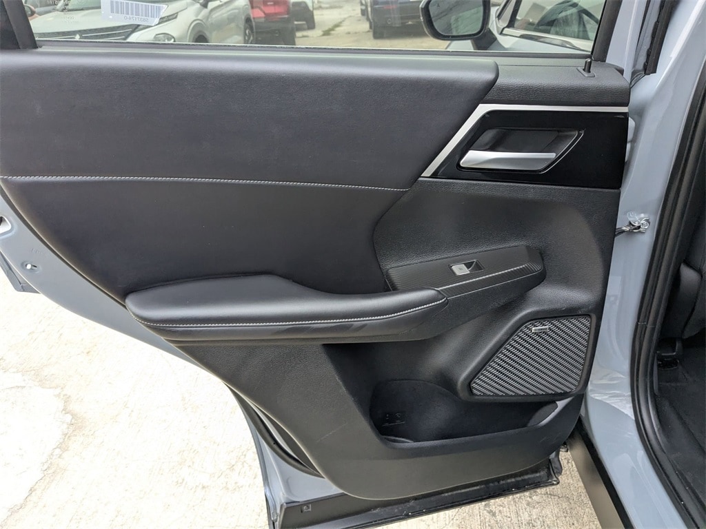 Thumbnail: 2025 Mitsubishi Outlander - 24