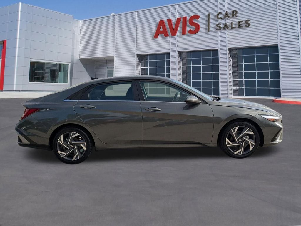 Thumbnail: 2025 Hyundai Elantra - 4