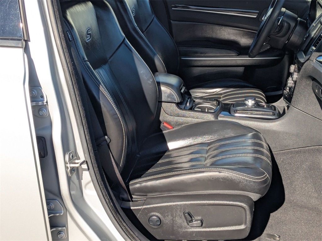 Thumbnail: 2023 Chrysler 300 - 34