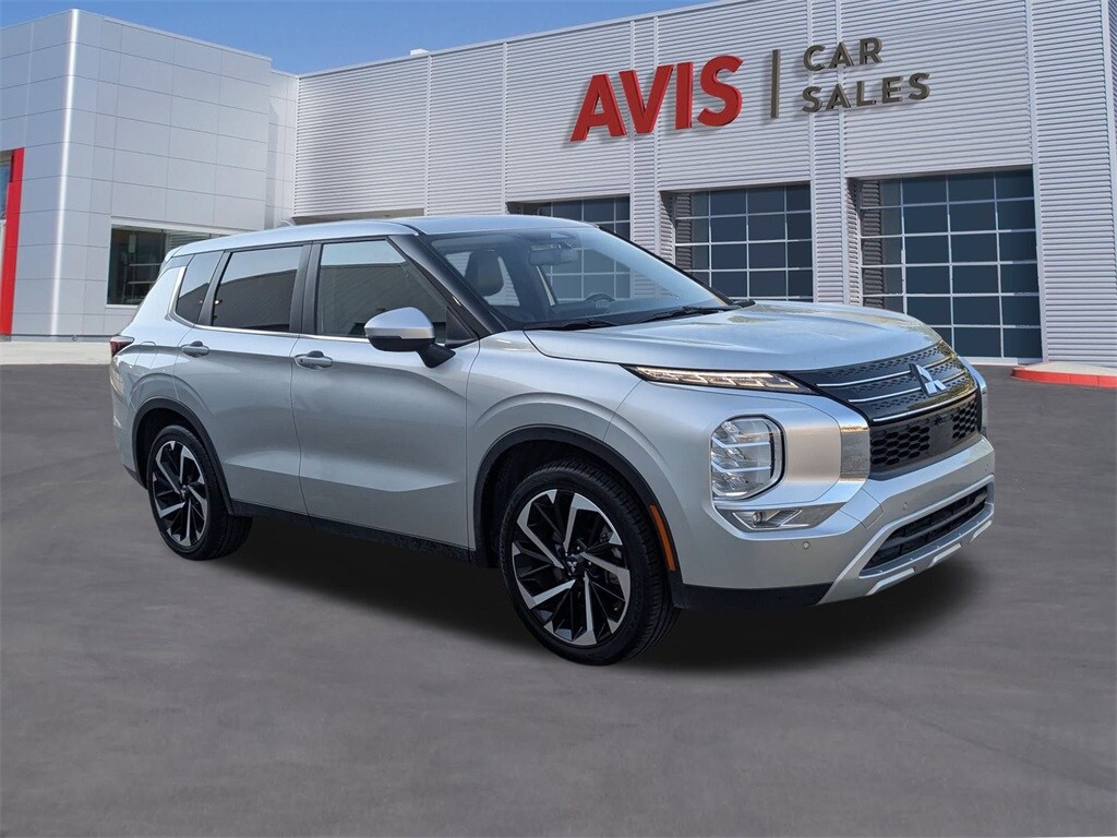 2024 Mitsubishi Outlander SE photo 3