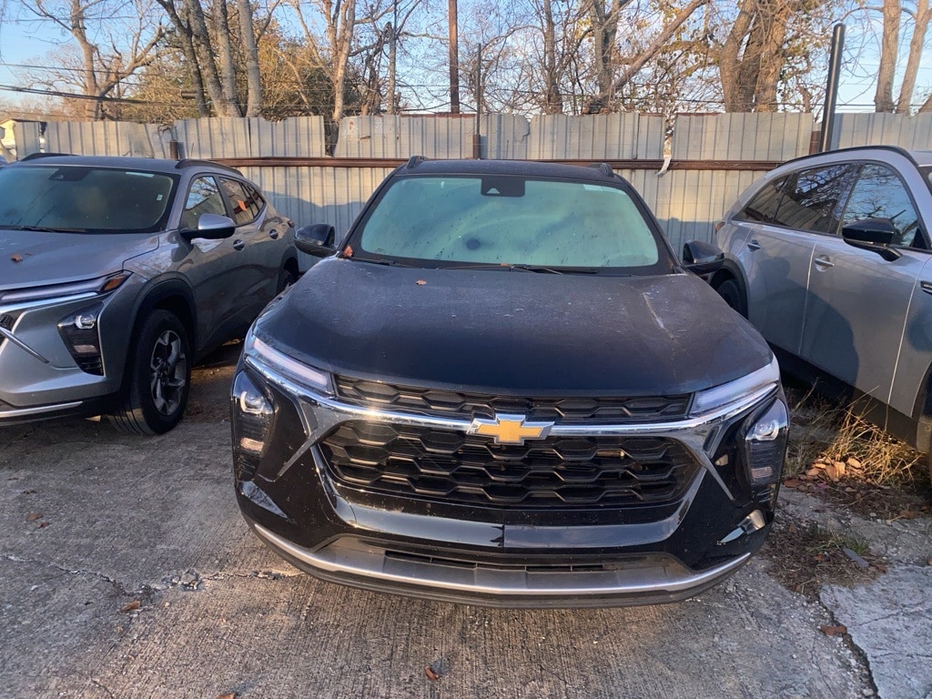 Thumbnail: 2025 Chevrolet Trax - 2