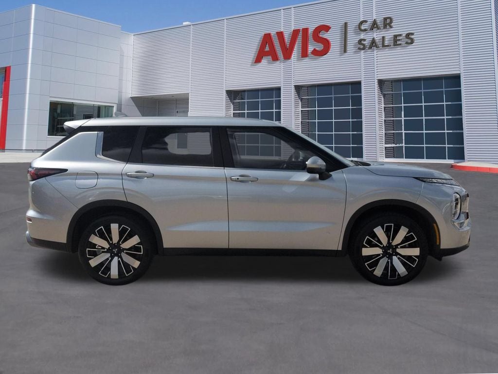 Thumbnail: 2025 Mitsubishi Outlander - 5
