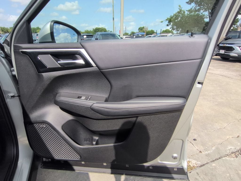 Thumbnail: 2025 Mitsubishi Outlander - 32