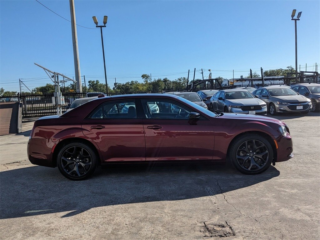 Used 2022 Chrysler 300 For Sale at AVIS Car Sales VIN 2C3CCAAG7NH241390