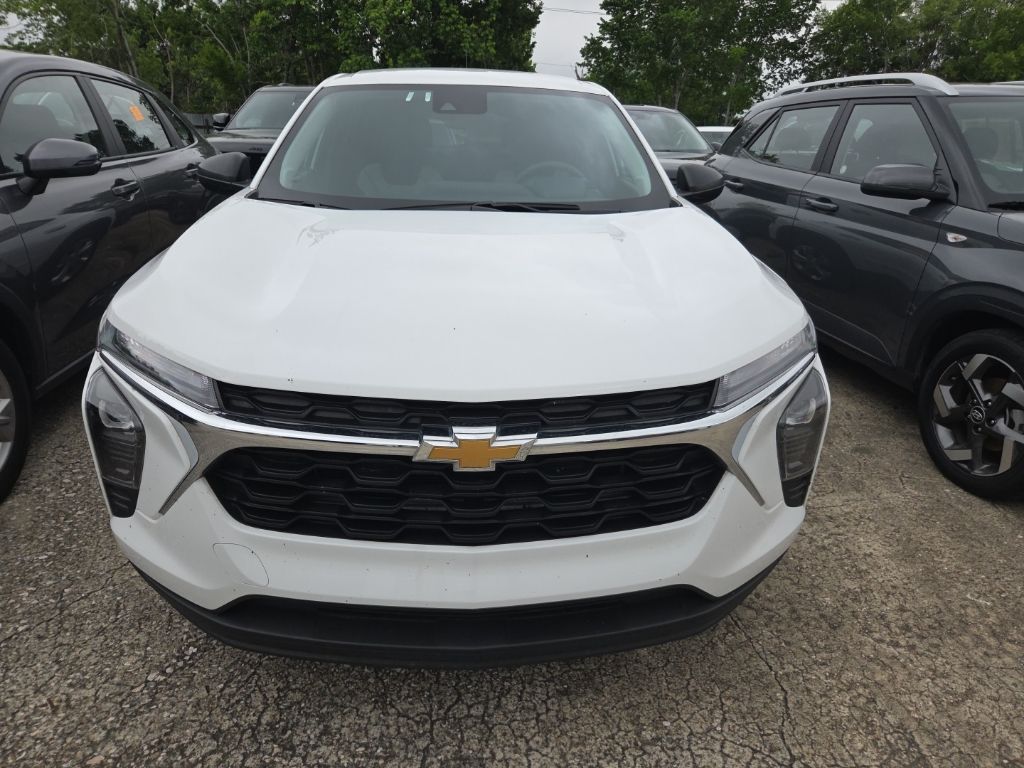 Thumbnail: 2025 Chevrolet Trax - 2