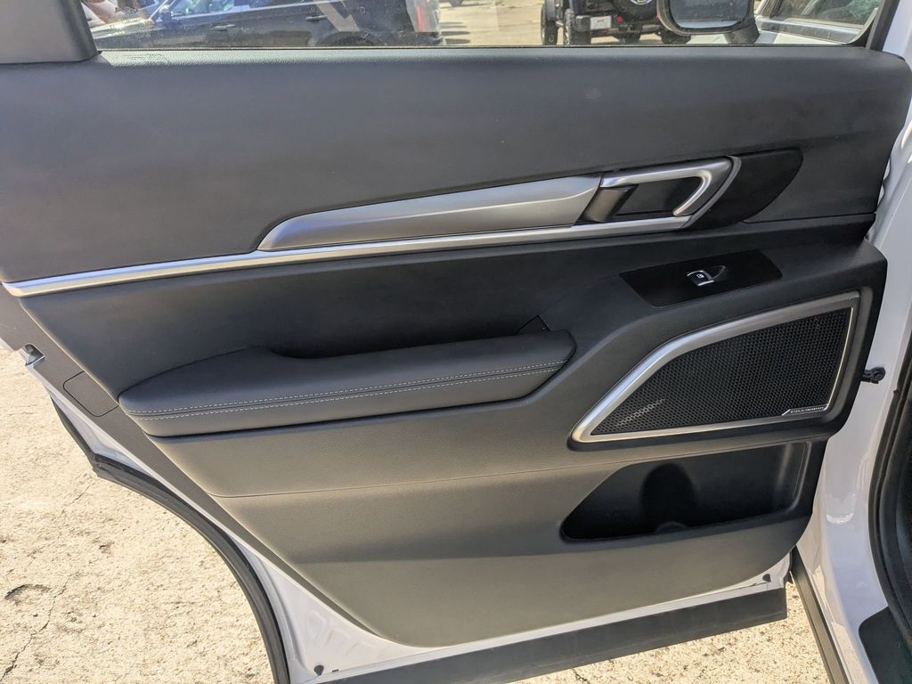 Thumbnail: 2025 Kia Telluride - 25