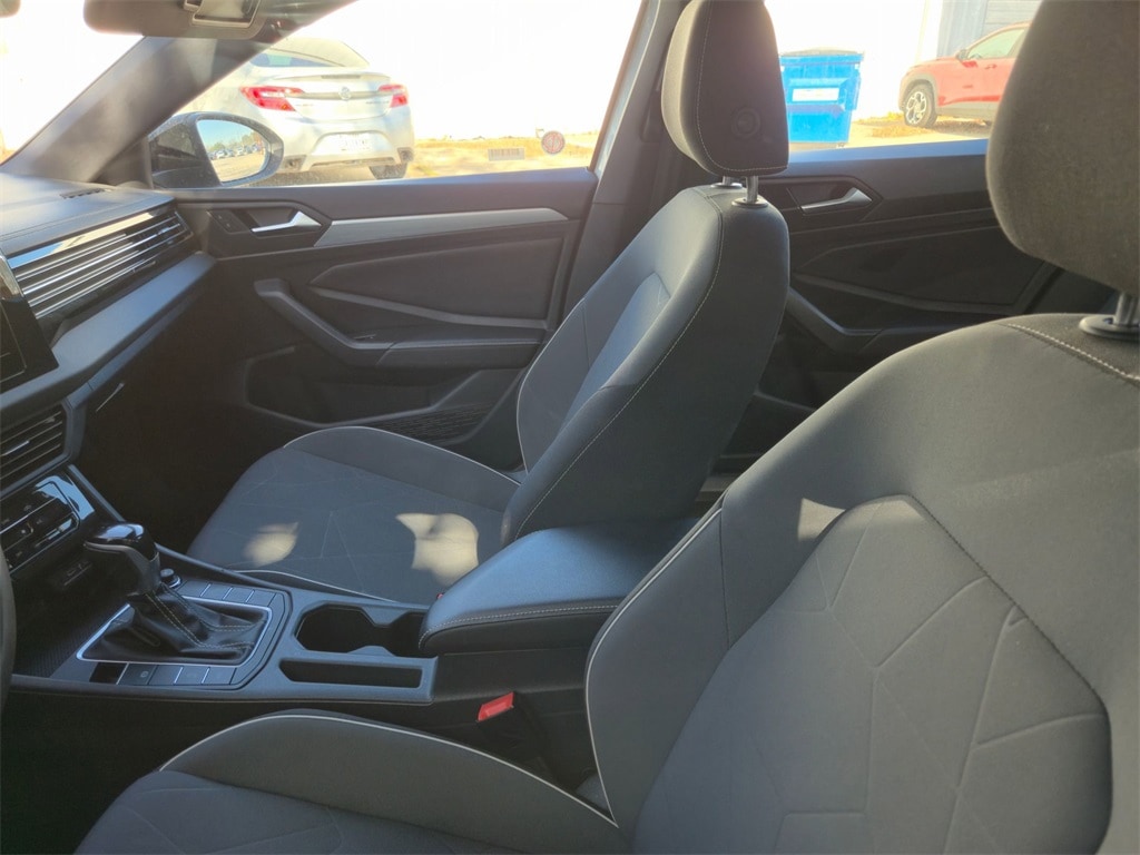 Thumbnail: 2025 Volkswagen Jetta - 4