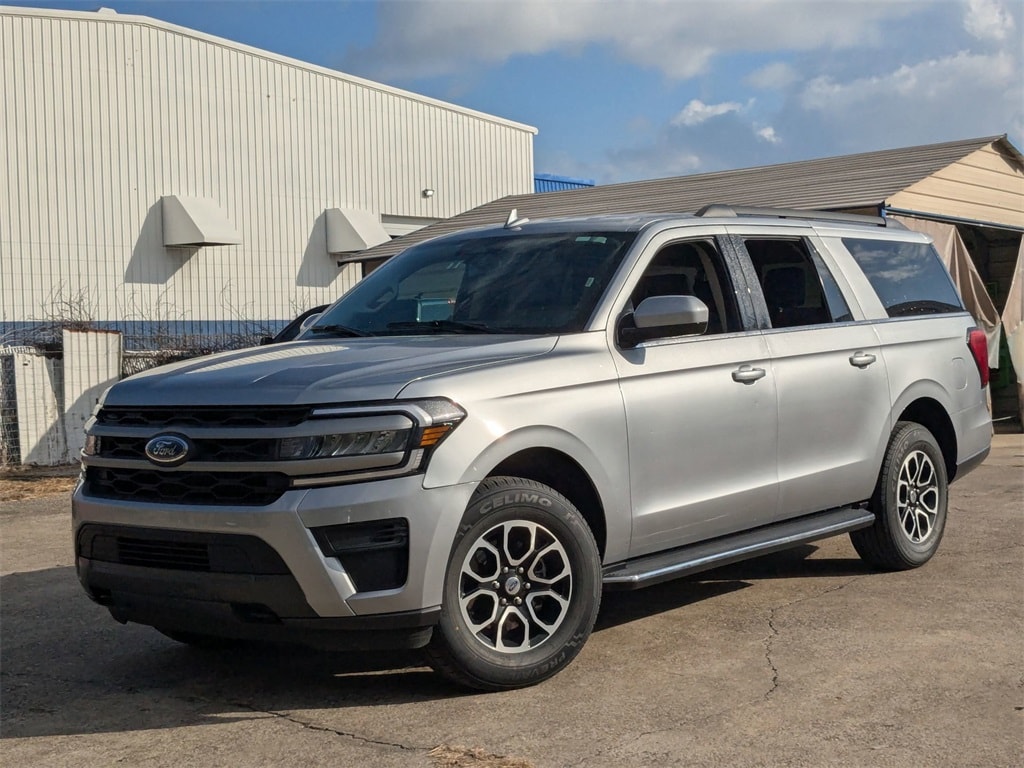 2023 Ford Expedition XLT's photo