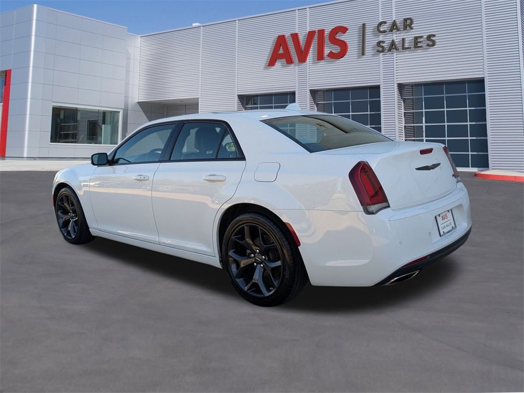 Thumbnail: 2023 Chrysler 300 - 9