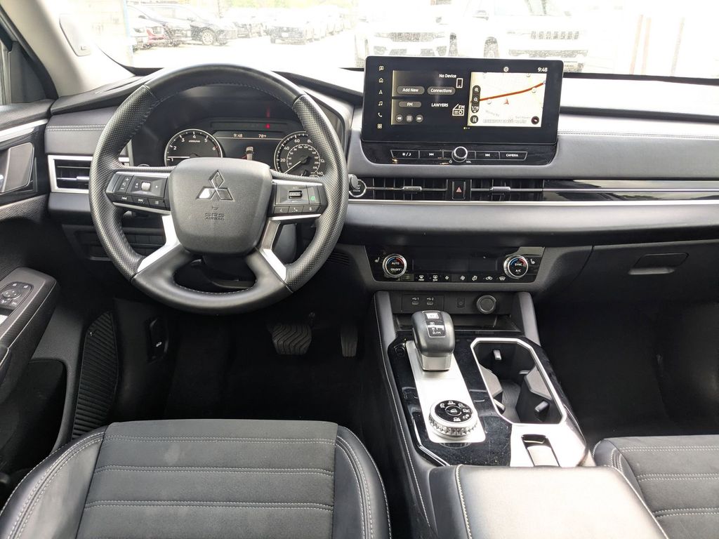 Thumbnail: 2025 Mitsubishi Outlander - 26