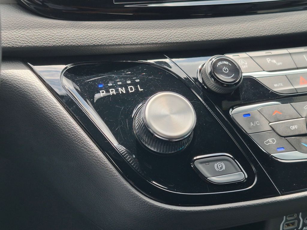 Thumbnail: 2025 Chrysler Pacifica - 18