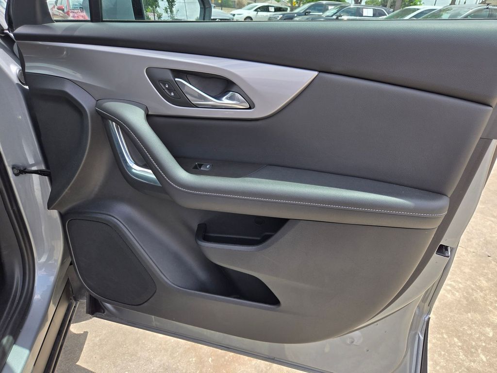 Thumbnail: 2025 Chevrolet Blazer - 33