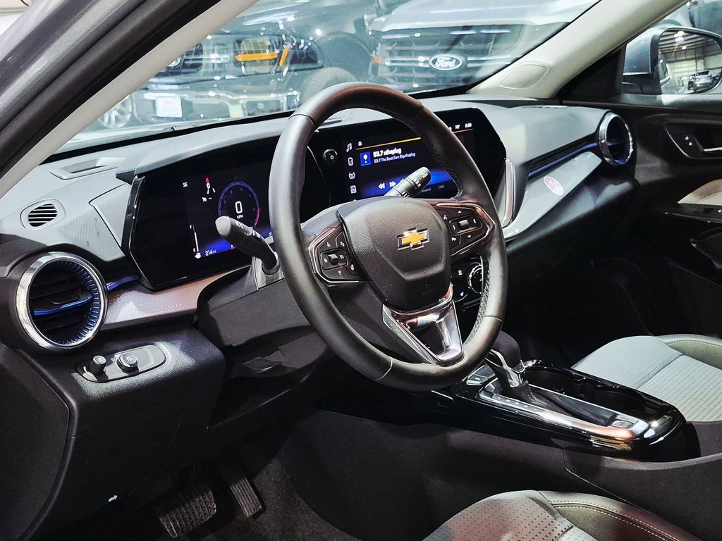 Thumbnail: 2025 Chevrolet Trax - 14