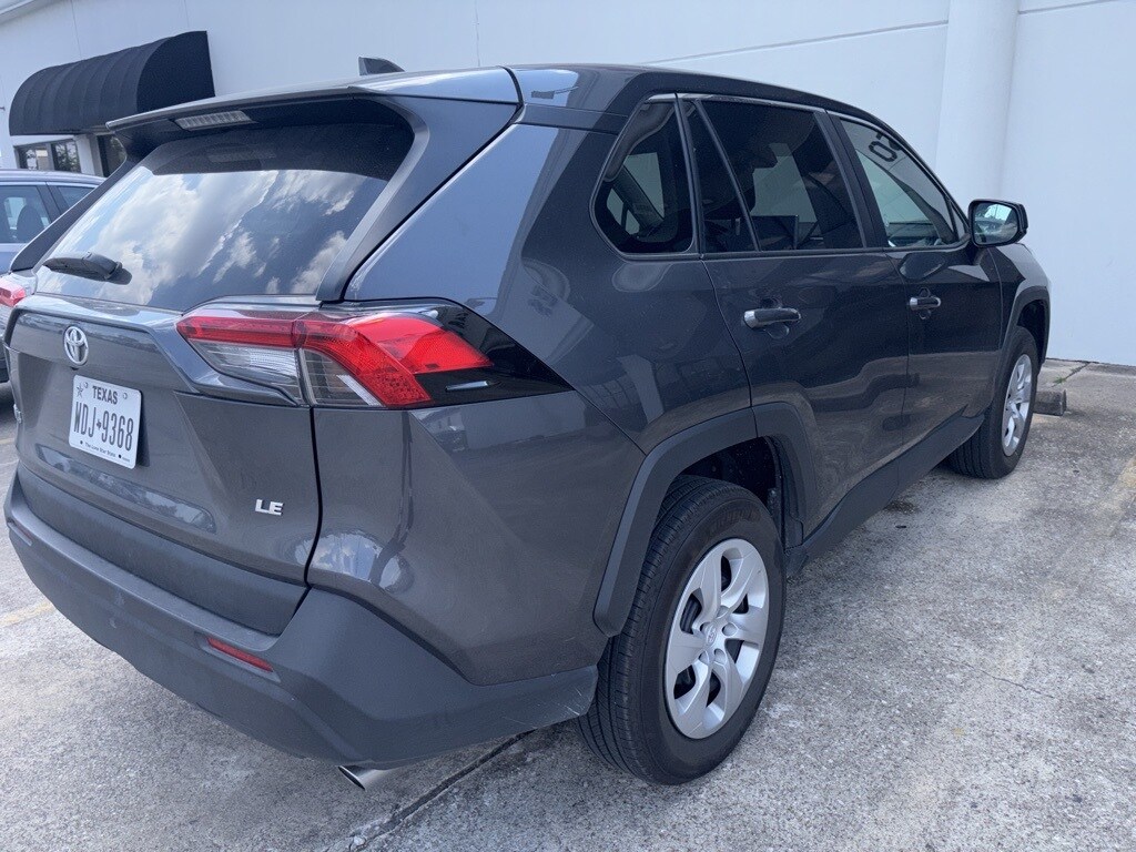 2025 Toyota RAV4 LE photo 4
