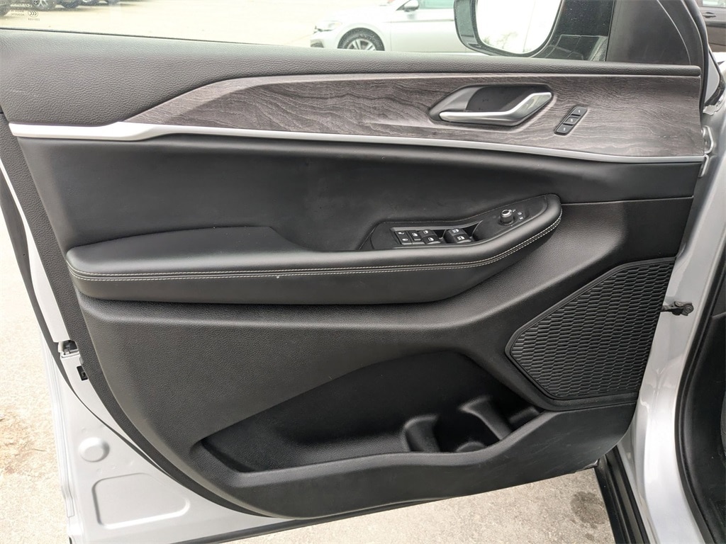 Thumbnail: 2024 Jeep Grand Cherokee L - 11