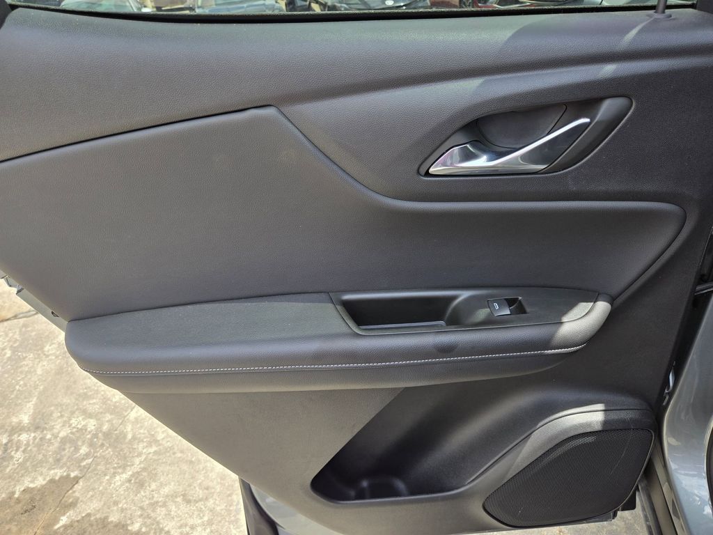 Thumbnail: 2025 Chevrolet Blazer - 26