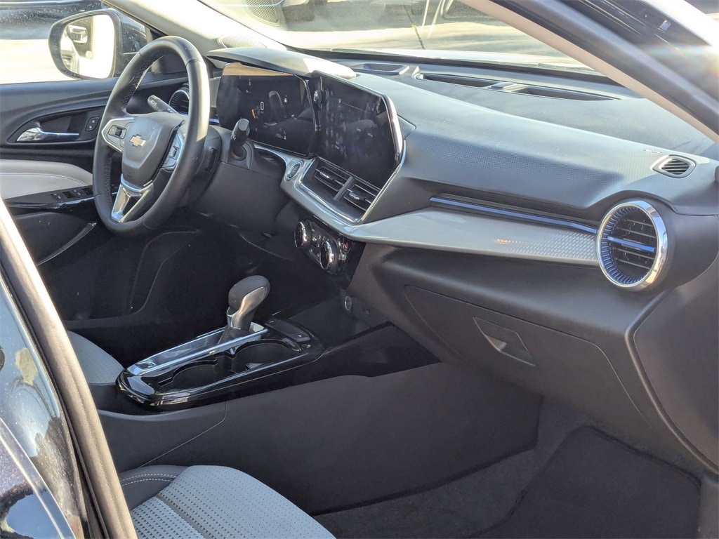 Thumbnail: 2025 Chevrolet Trax - 31