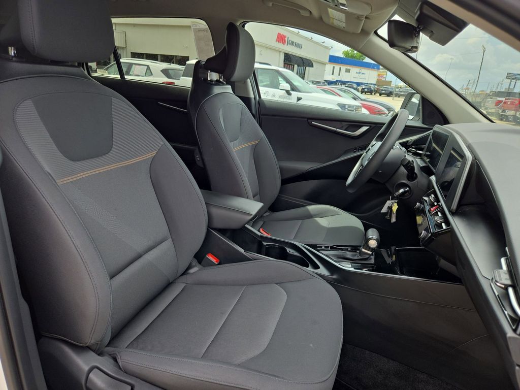 Thumbnail: 2025 Kia Niro - 28