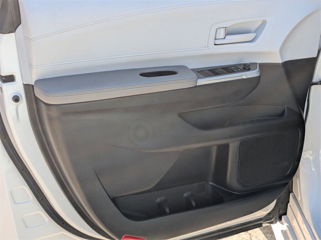 Thumbnail: 2025 Toyota Sienna - 9