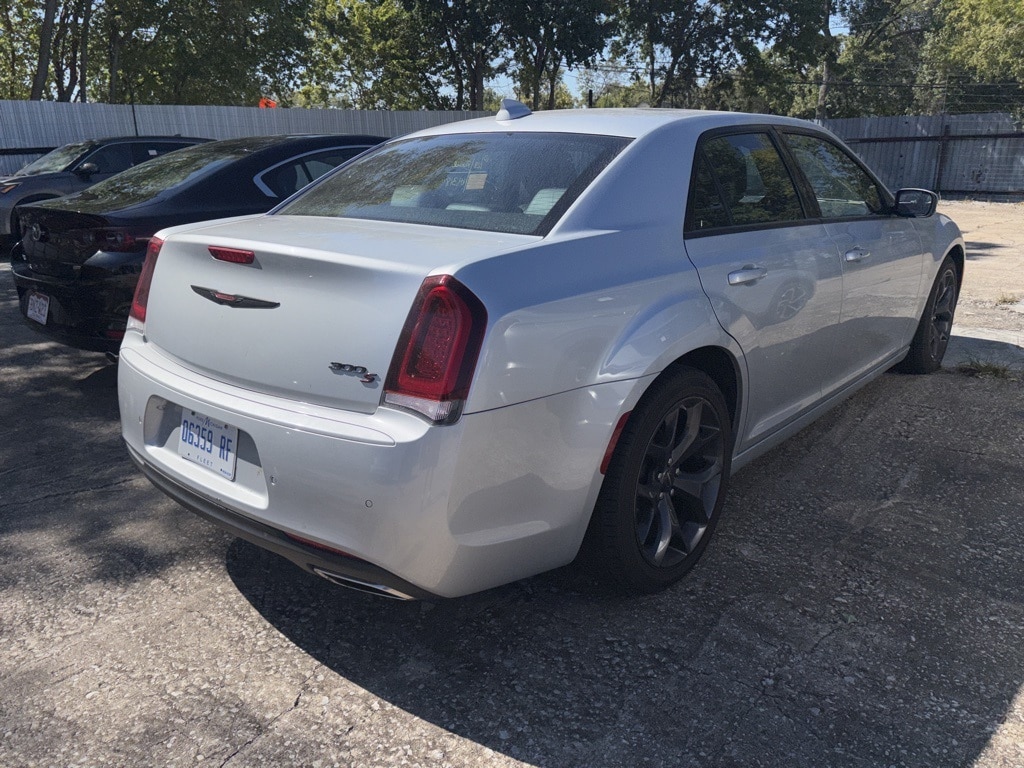 Thumbnail: 2023 Chrysler 300 - 4