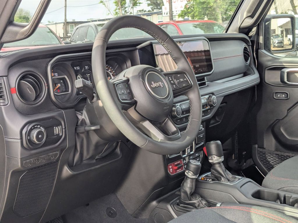 Thumbnail: 2025 Jeep Wrangler - 14