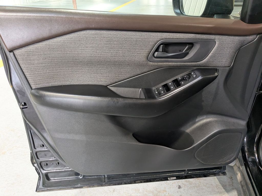 Thumbnail: 2023 Nissan Rogue - 11