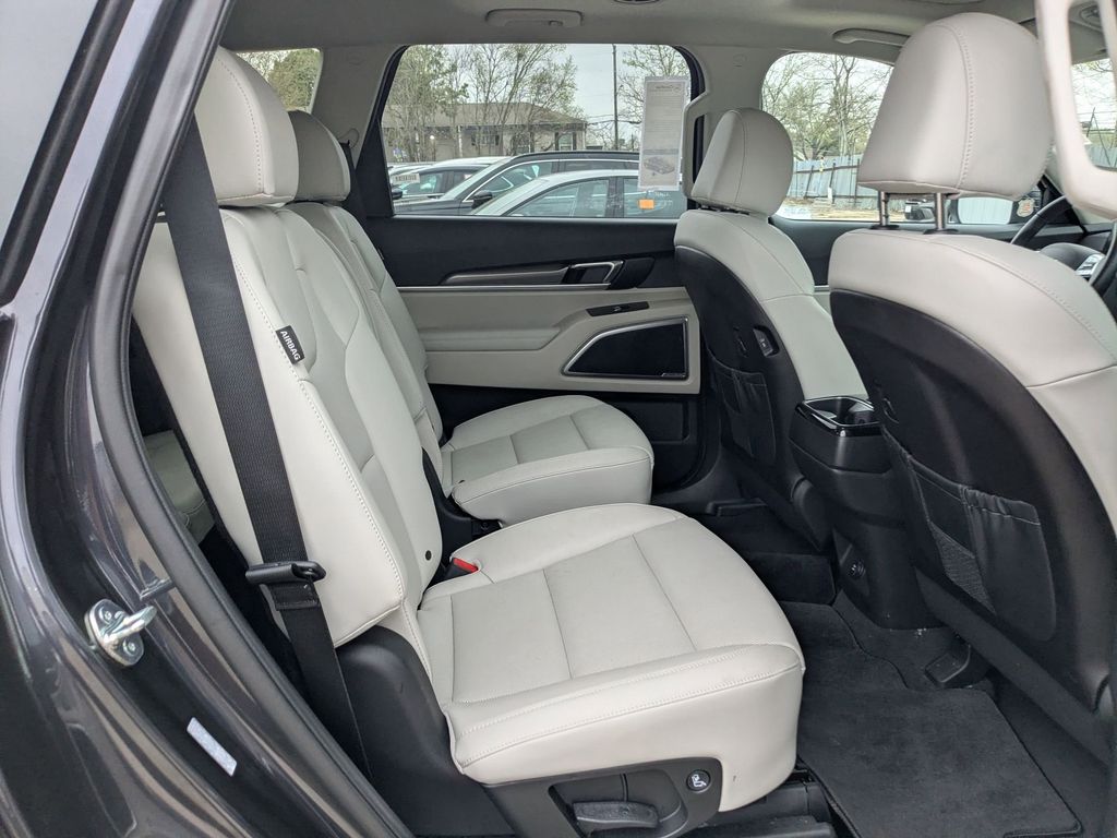 Thumbnail: 2025 Kia Telluride - 32