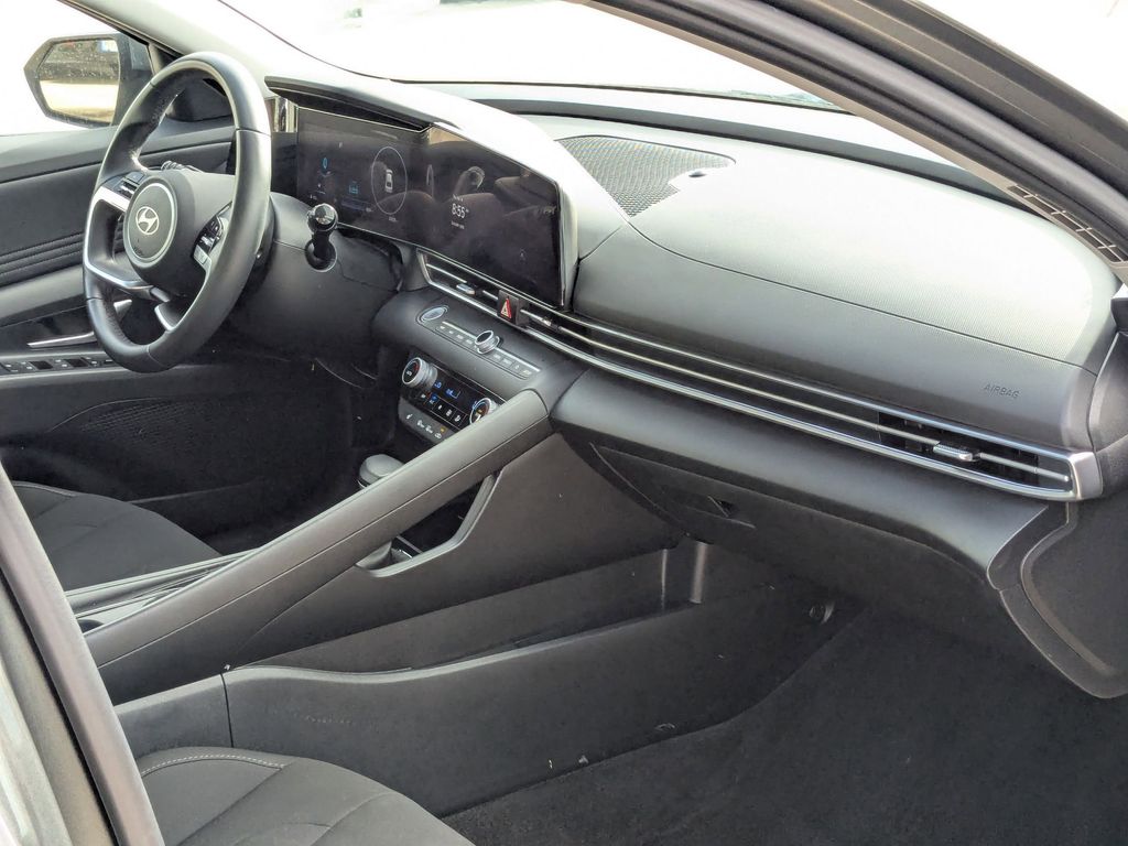 Thumbnail: 2025 Hyundai Elantra - 27