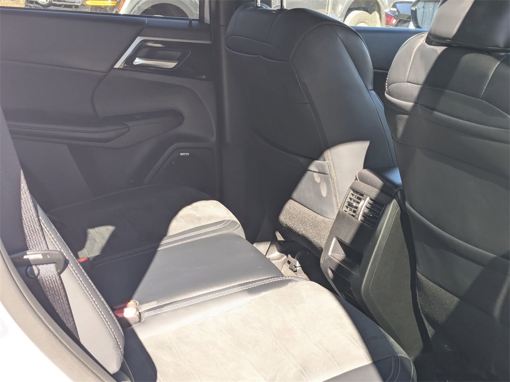 Thumbnail: 2025 Mitsubishi Outlander - 30