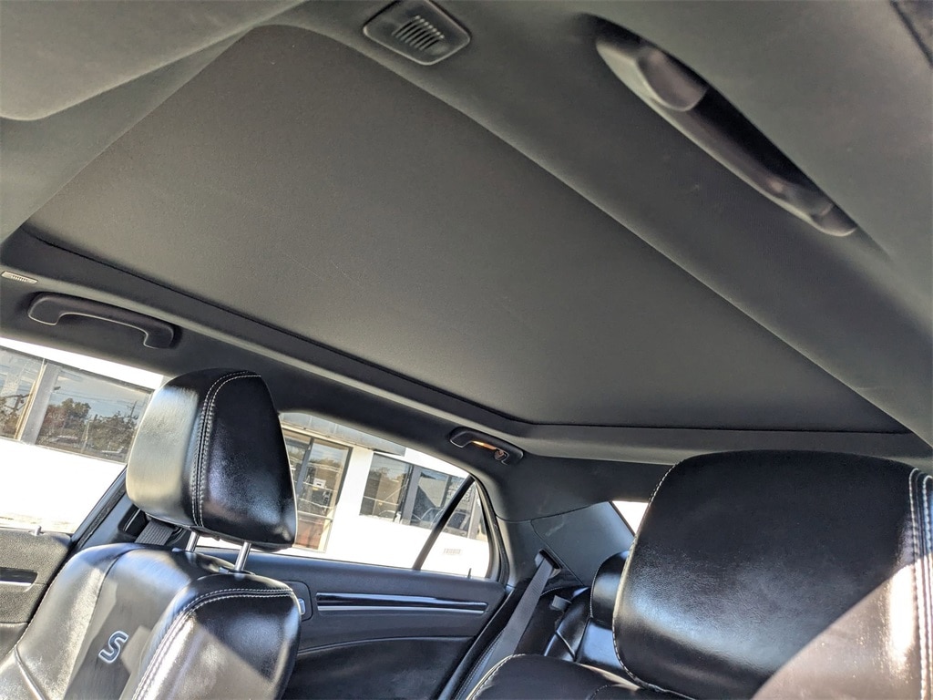 Thumbnail: 2023 Chrysler 300 - 19