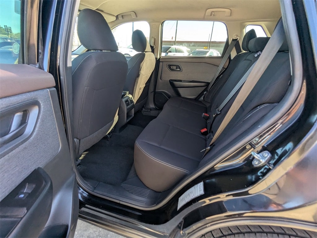 Thumbnail: 2023 Nissan Rogue - 24