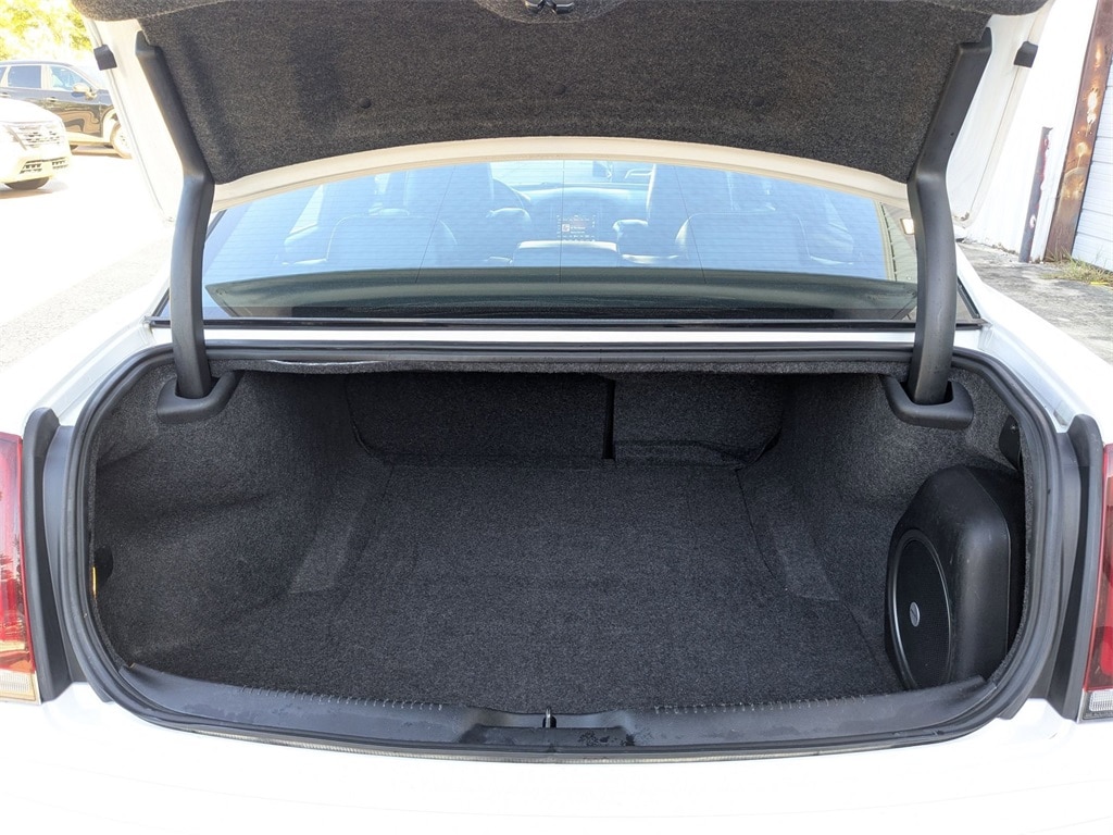 Thumbnail: 2023 Chrysler 300 - 32