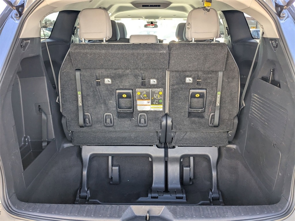 Thumbnail: 2025 Toyota Sienna - 26