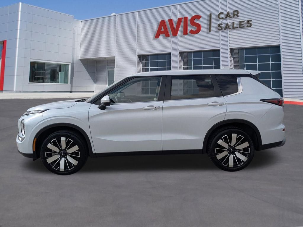 Thumbnail: 2025 Mitsubishi Outlander - 6