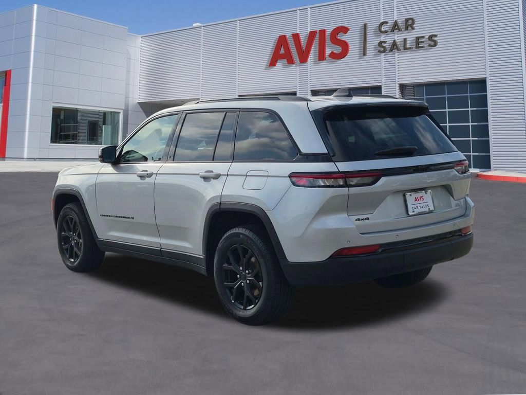 Thumbnail: 2025 Jeep Grand Cherokee - 9