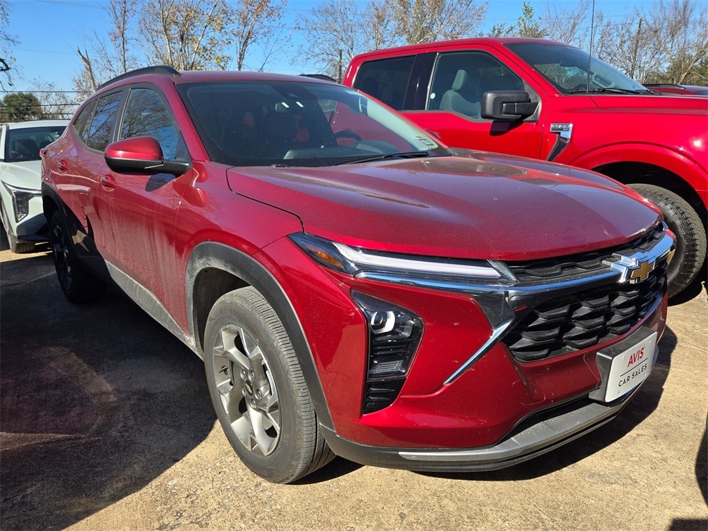 Thumbnail: 2025 Chevrolet Trax - 2