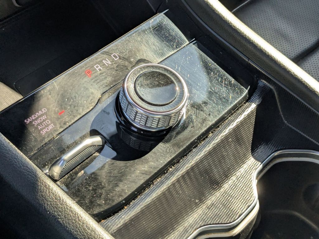 Thumbnail: 2024 Jeep Grand Cherokee L - 18