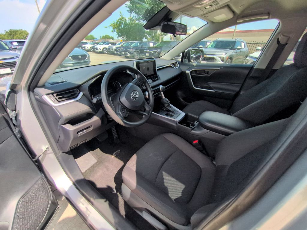 Thumbnail: 2025 Toyota RAV4 - 15